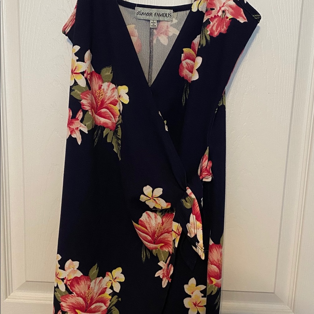 Mini dress floral size large, color dark navy blue